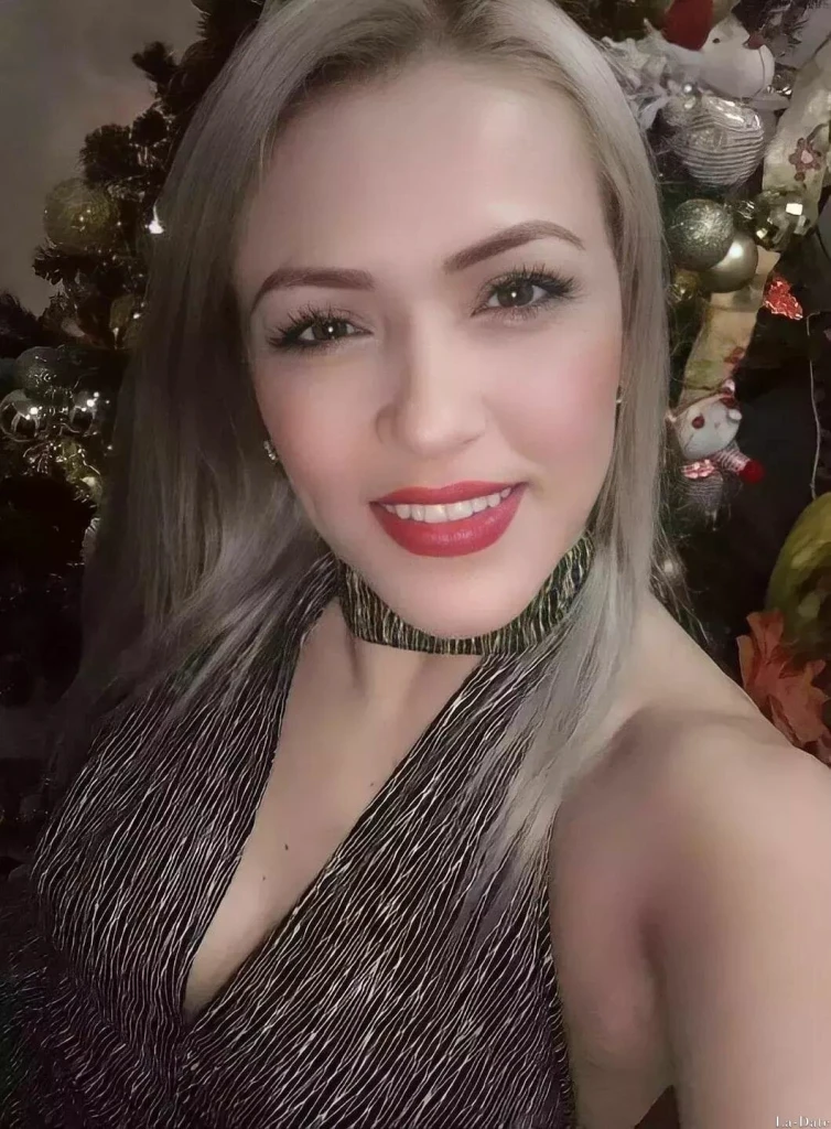 Stephanny Profile image 1