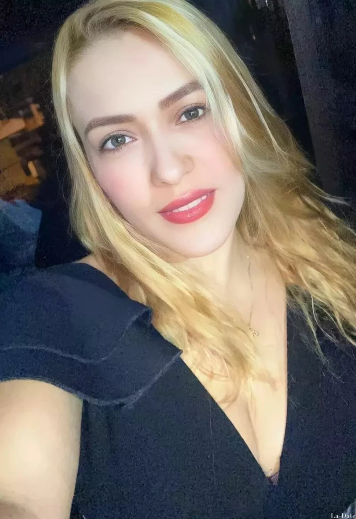 Stephanny Profile image 2